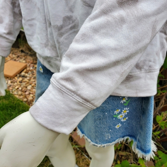 Athleta Gray and White Floral Women's Crewneck Fleece Pullover Sweatshirt EUC - Picture 12 of 15